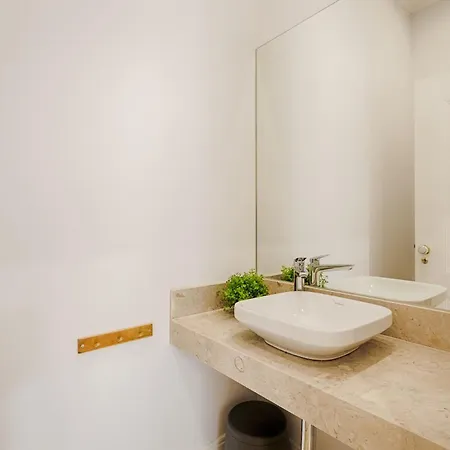 Apartament Architectural Gem In Baixa *
